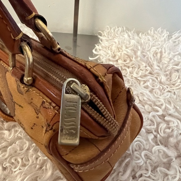 Alviero Martini sling or handbag - Picture 8 of 13